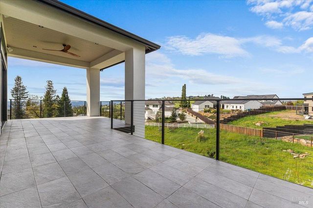 3623 Crescent Cir, Santa Rosa, CA 95403