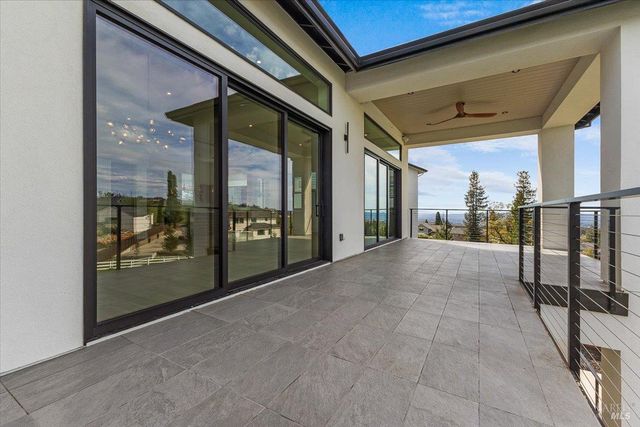 3623 Crescent Cir, Santa Rosa, CA 95403