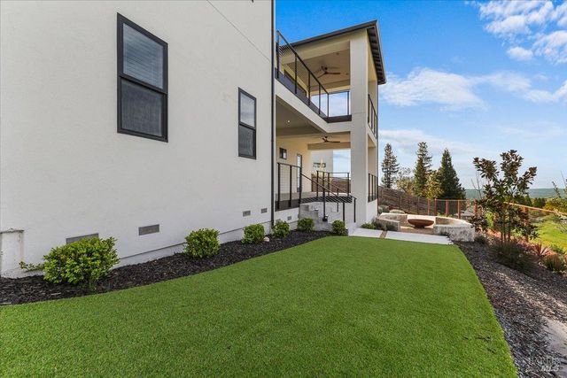 3623 Crescent Cir, Santa Rosa, CA 95403