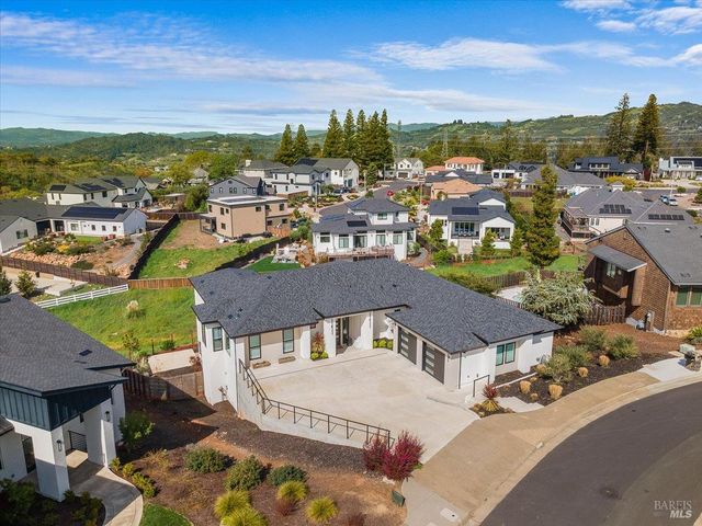3623 Crescent Cir, Santa Rosa, CA 95403