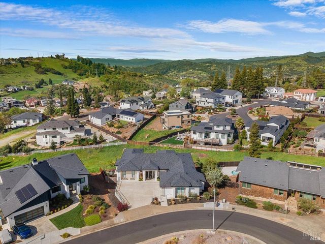 3623 Crescent Cir, Santa Rosa, CA 95403