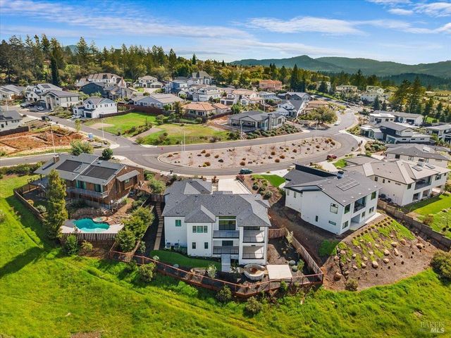 3623 Crescent Cir, Santa Rosa, CA 95403