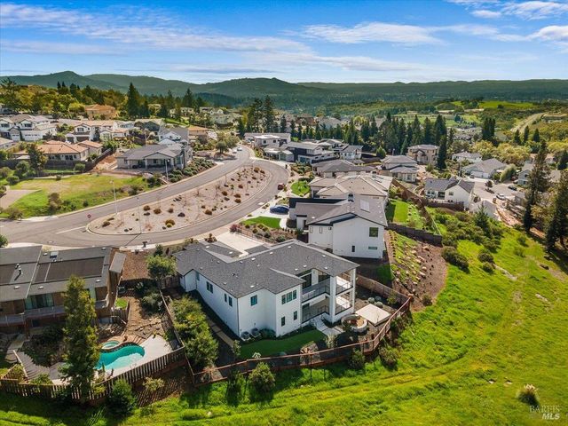 3623 Crescent Cir, Santa Rosa, CA 95403