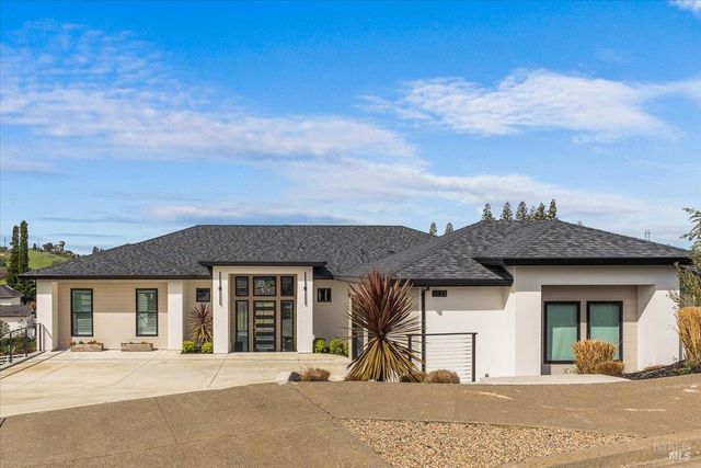 3623 Crescent Cir, Santa Rosa, CA 95403