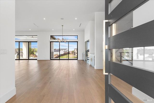 3623 Crescent Cir, Santa Rosa, CA 95403