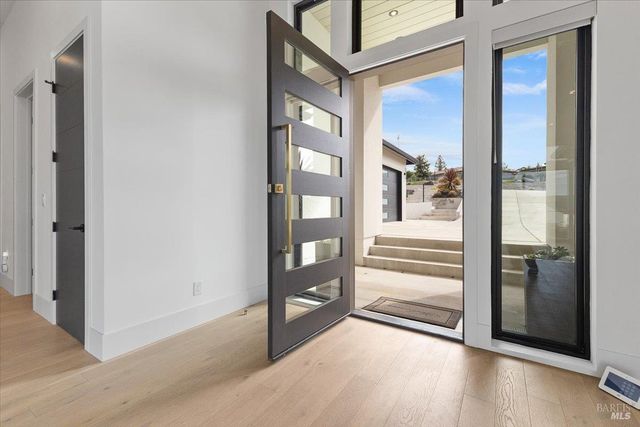 3623 Crescent Cir, Santa Rosa, CA 95403