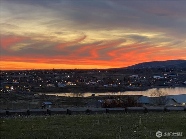21025 NE Division .4, Soap Lake, WA 98851