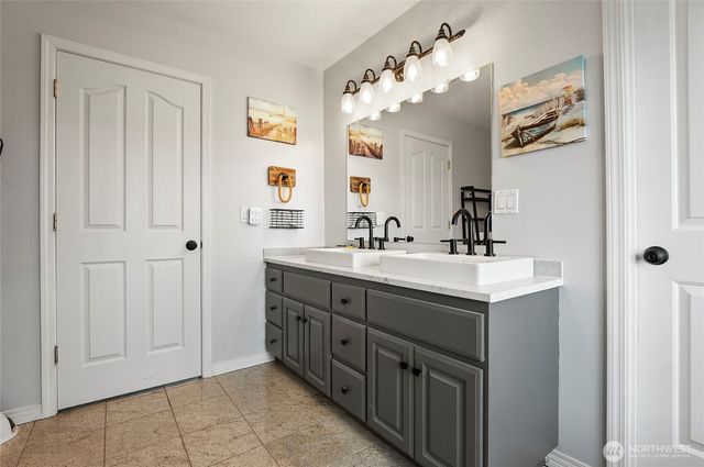 21025 NE Division .4, Soap Lake, WA 98851