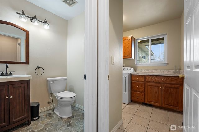 21025 NE Division .4, Soap Lake, WA 98851
