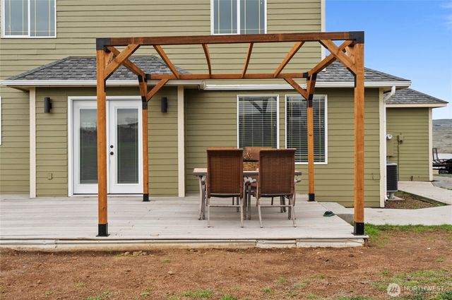 21025 NE Division .4, Soap Lake, WA 98851