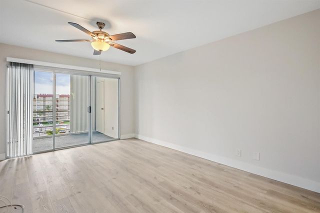 3590 Via Poinciana 501, Lake Worth, FL 33467