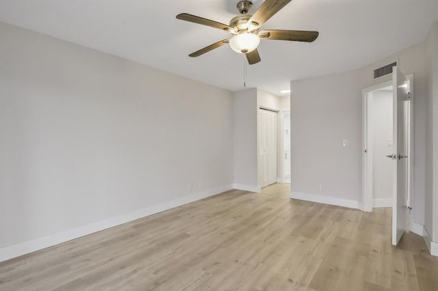 3590 Via Poinciana 501, Lake Worth, FL 33467