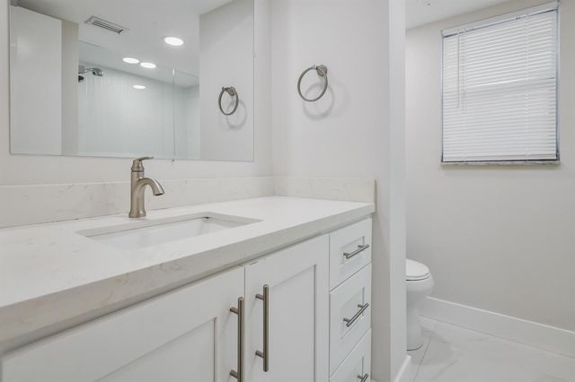 3590 Via Poinciana 501, Lake Worth, FL 33467