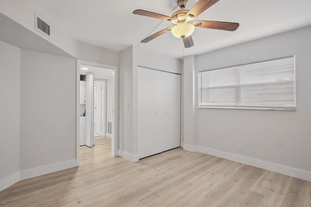 3590 Via Poinciana 501, Lake Worth, FL 33467