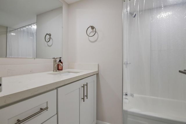 3590 Via Poinciana 501, Lake Worth, FL 33467