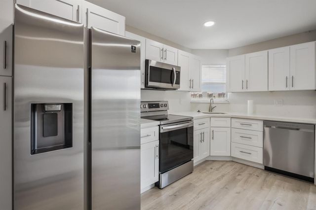 3590 Via Poinciana 501, Lake Worth, FL 33467