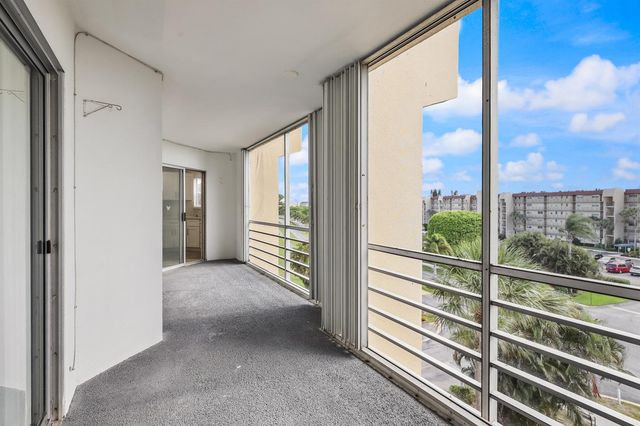 3590 Via Poinciana 501, Lake Worth, FL 33467