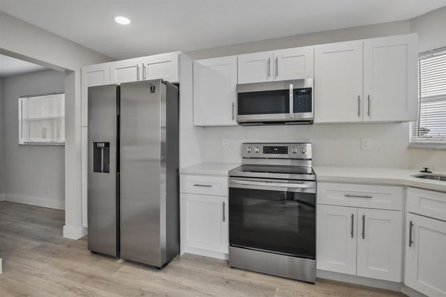 3590 Via Poinciana 501, Lake Worth, FL 33467