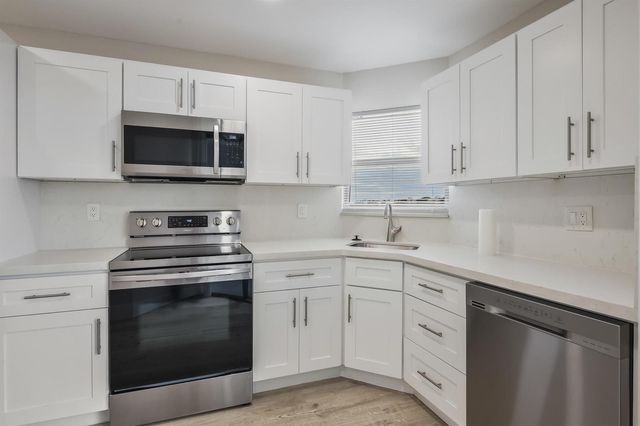 3590 Via Poinciana 501, Lake Worth, FL 33467