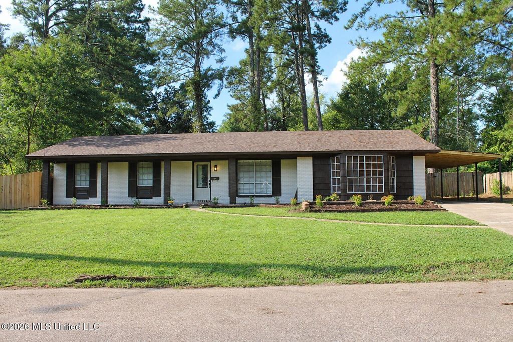 1967 Teakwood Drive, Jackson, MS 39212
