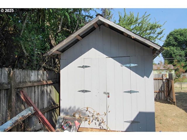 165 ROBINSON St, Sutherlin, OR 97479