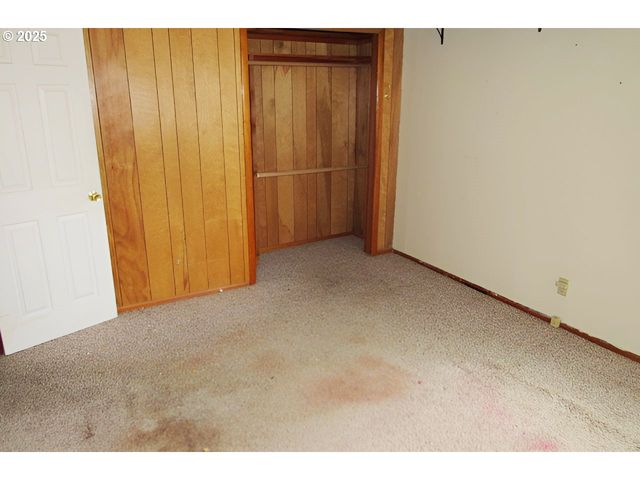 165 ROBINSON St, Sutherlin, OR 97479