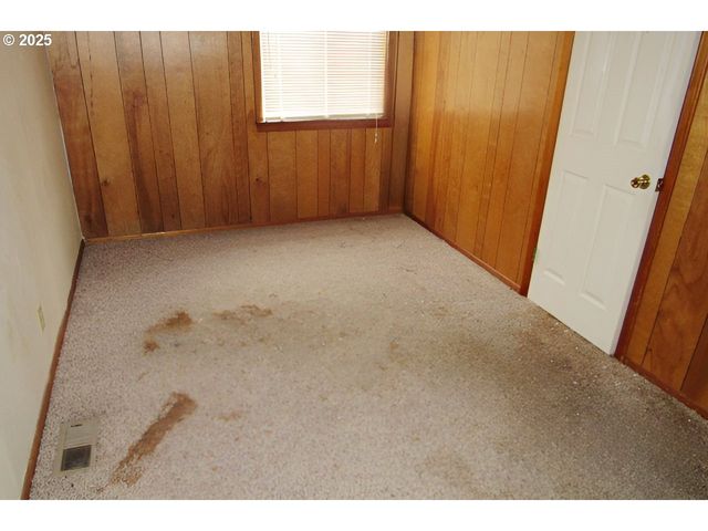 165 ROBINSON St, Sutherlin, OR 97479