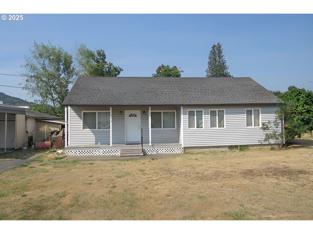 165 ROBINSON St, Sutherlin, OR 97479