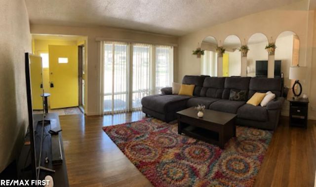 13301 Kenwood Street, Oak Park, MI 48237