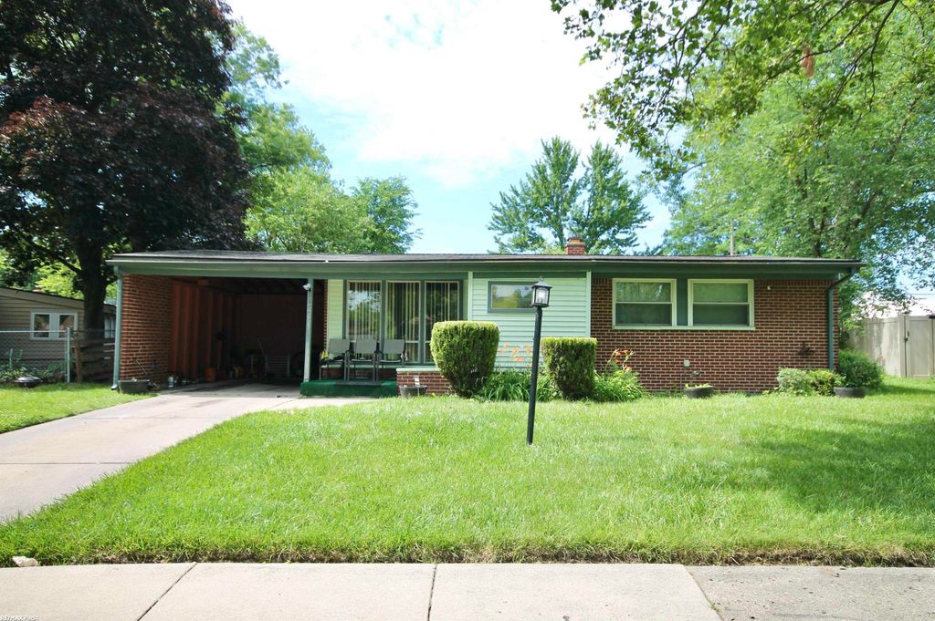 13301 Kenwood Street, Oak Park, MI 48237