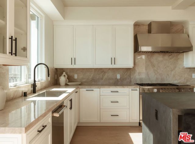 10725 Ashton Avenue 101, Los Angeles, CA 90024