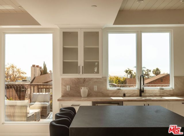 10725 Ashton Avenue 101, Los Angeles, CA 90024