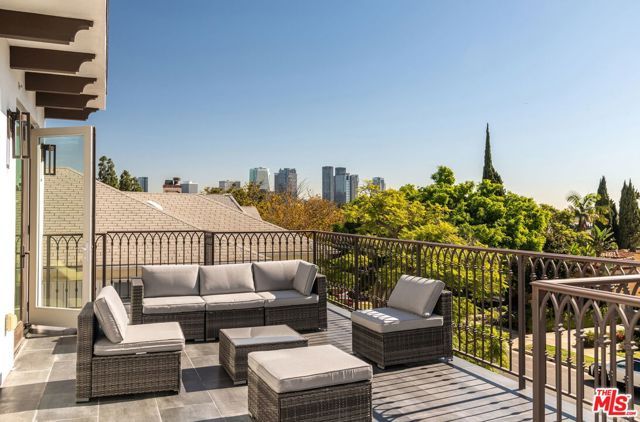 10725 Ashton Avenue 101, Los Angeles, CA 90024