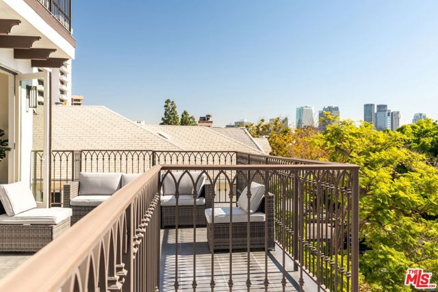 10725 Ashton Avenue 101, Los Angeles, CA 90024