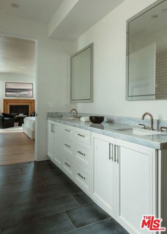 10725 Ashton Avenue 101, Los Angeles, CA 90024