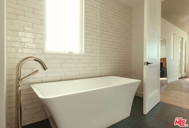 10725 Ashton Avenue 101, Los Angeles, CA 90024