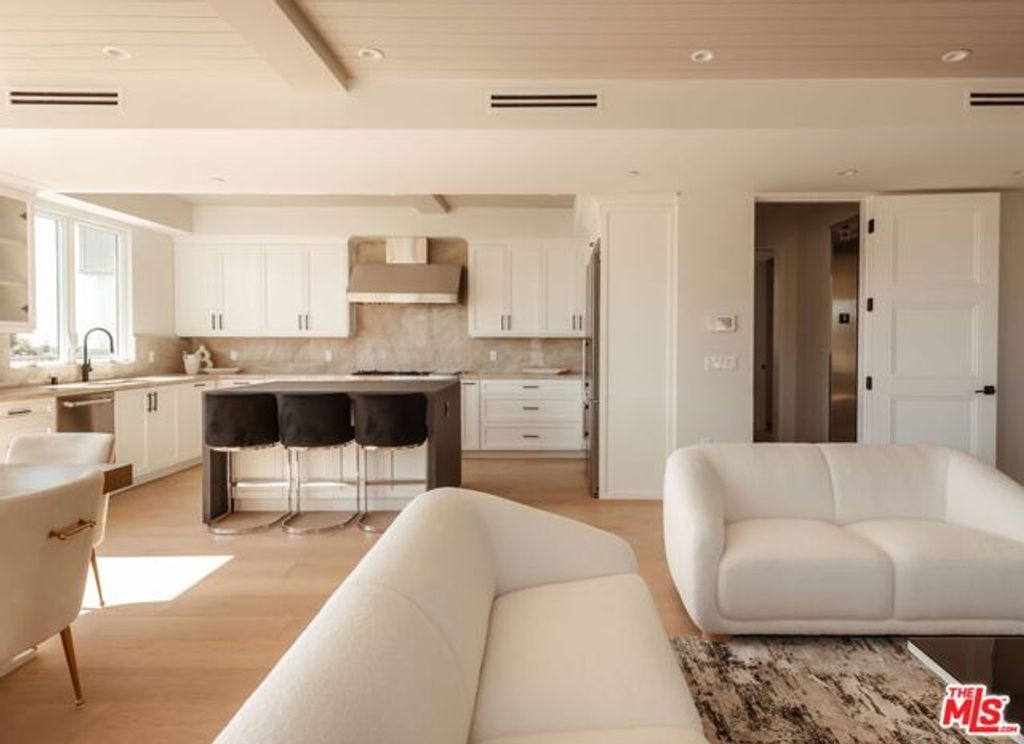 10725 Ashton Avenue 101, Los Angeles, CA 90024