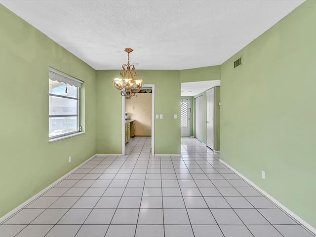 2420 NW 22nd Avenue Apt 602, Delray Beach, FL 33445