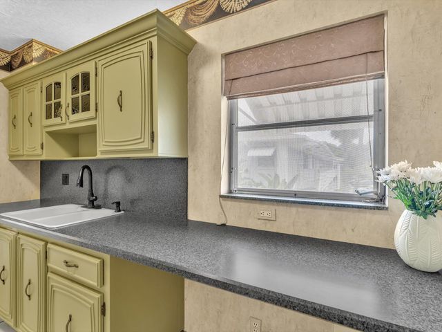 2420 NW 22nd Avenue Apt 602, Delray Beach, FL 33445
