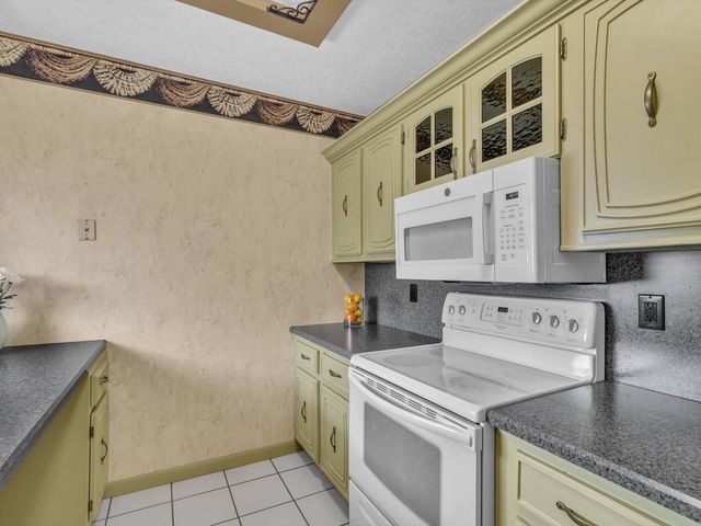 2420 NW 22nd Avenue Apt 602, Delray Beach, FL 33445