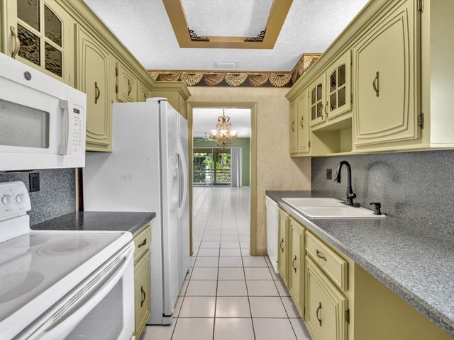 2420 NW 22nd Avenue Apt 602, Delray Beach, FL 33445
