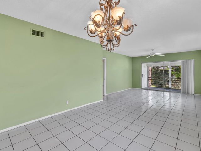 2420 NW 22nd Avenue Apt 602, Delray Beach, FL 33445