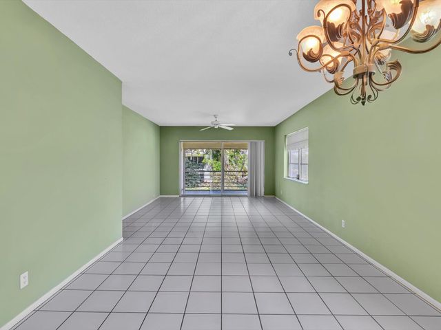 2420 NW 22nd Avenue Apt 602, Delray Beach, FL 33445
