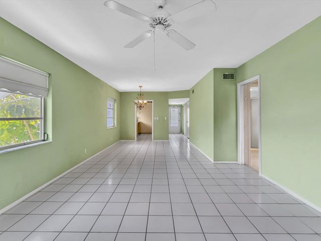 2420 NW 22nd Avenue Apt 602, Delray Beach, FL 33445
