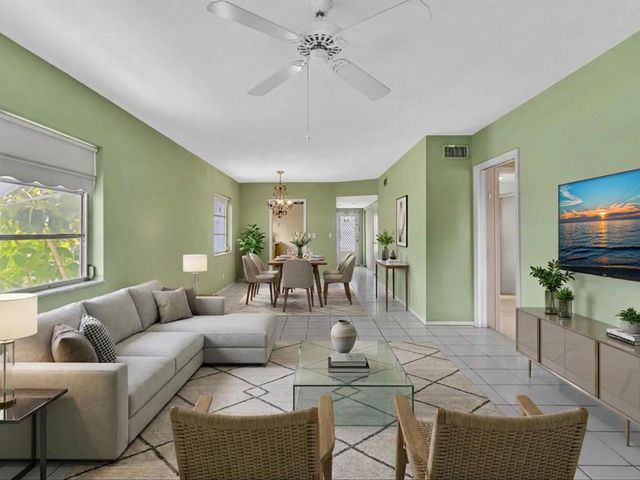 2420 NW 22nd Avenue Apt 602, Delray Beach, FL 33445
