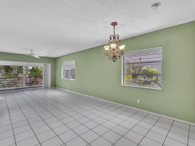 2420 NW 22nd Avenue Apt 602, Delray Beach, FL 33445