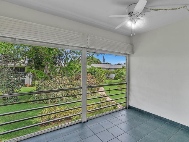 2420 NW 22nd Avenue Apt 602, Delray Beach, FL 33445