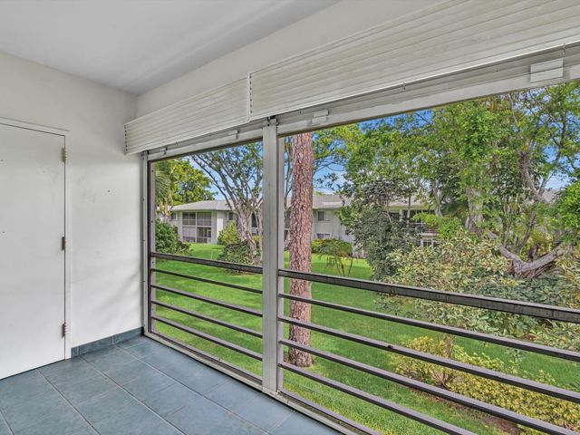 2420 NW 22nd Avenue Apt 602, Delray Beach, FL 33445