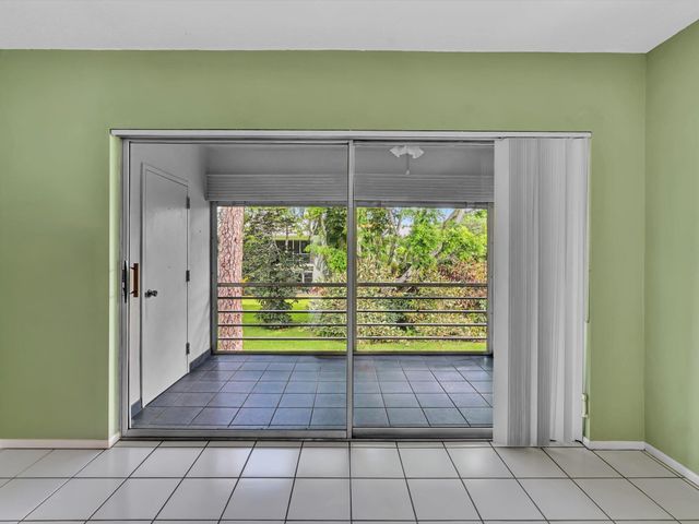 2420 NW 22nd Avenue Apt 602, Delray Beach, FL 33445