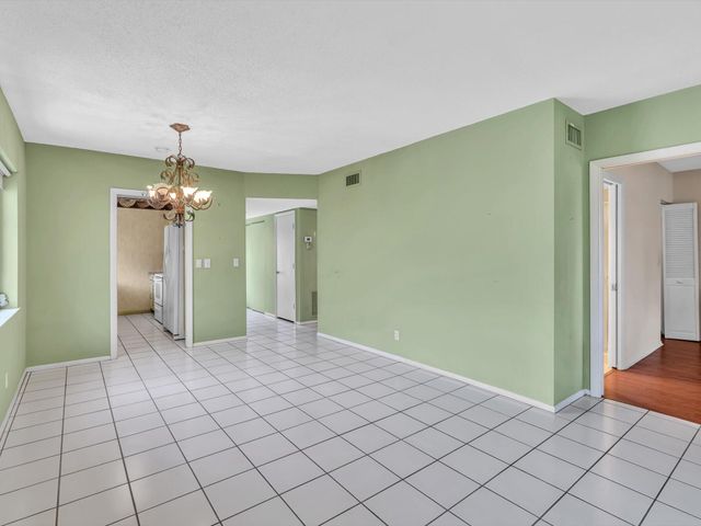 2420 NW 22nd Avenue Apt 602, Delray Beach, FL 33445
